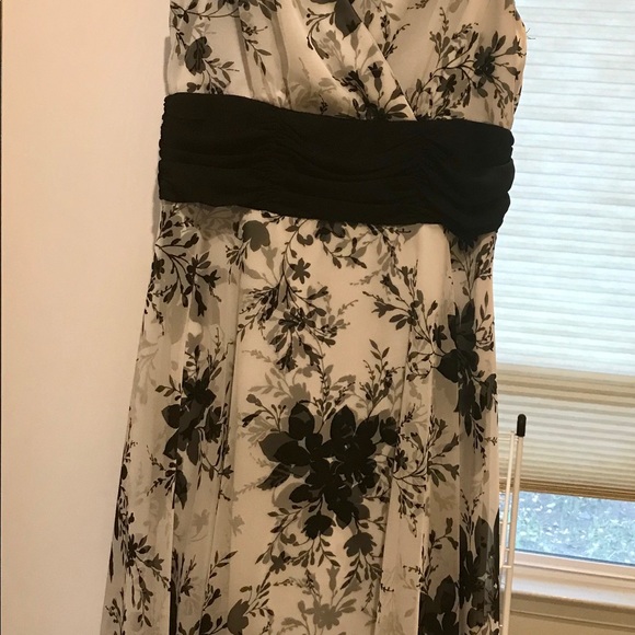 Beautiful Black and White Floral Dress - Picture 6 of 6
